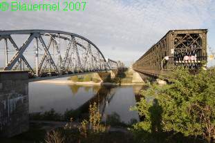Eisenbahn- und Straßenbrücke